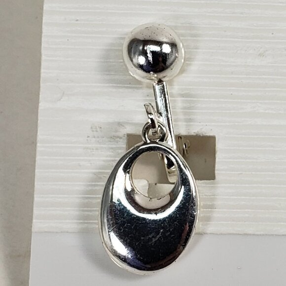 Women's Stunning Polished Silver tone Oval Hoop Clip-on Drop Earrings, 1-inch - Picture 3 of 7